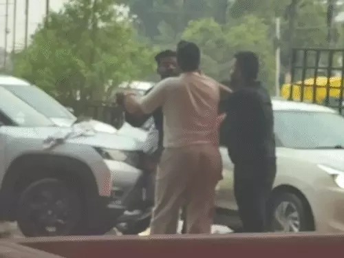 RAIPUR CRIME: Boys in Raipur engaged in a fierce fight, reason for the dispute is not clear