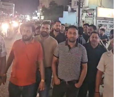Ambikapur News: GST department's action in Ambikapur caused a ruckus, clashes between officials and traders' association, traders' association accused the department of illegal recovery, watch video
