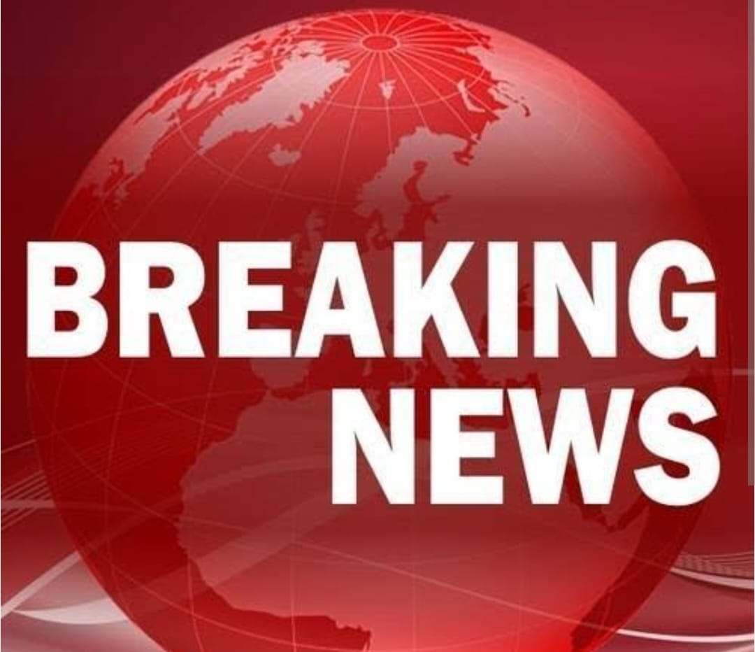 CG BREAKING : ACB-EOW team raided 15 locations in 5 districts, shocking revelations may be made... Raipur. In Chhattisgarh liquor scam case on Saturday morning, ACB-EOW teams raided Sukma, Raids were conducted simultaneously in Jagdalpur, Dantewada, Ambikapur and Raipur. Action is being taken at more than 15 locations in 5 districts. It is being told that all the places where raids have been conducted belong to people associated with former minister Kawasi Lakhma.