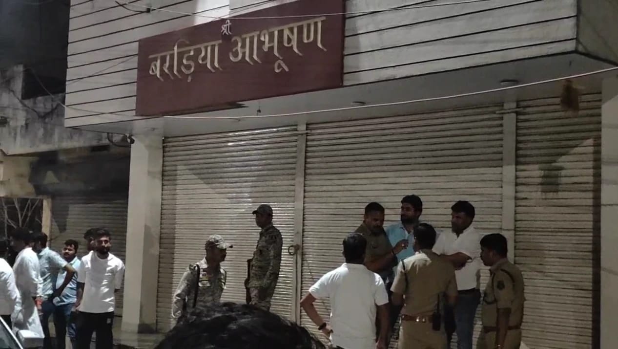 CG NEWS: Attempt to rob a jewelry shop, masked miscreants attacked the shop owner and shot his daughter...