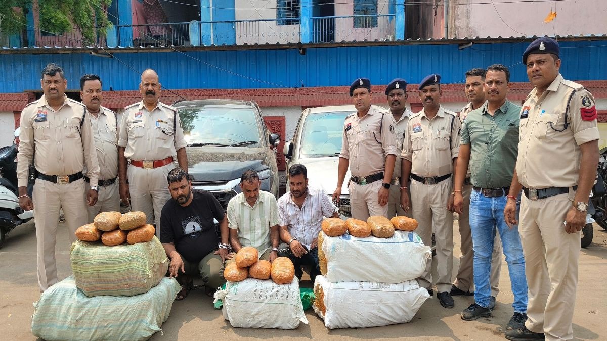 Big action against drugs: 3 interstate smugglers arrested with 105 kg ganja, were taking it to UP in two cars