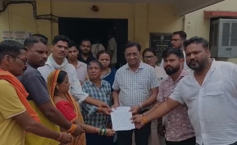 CG NEWS: Newly married woman dies due to negligence in Birgaon health center, uproar by family members and public representatives