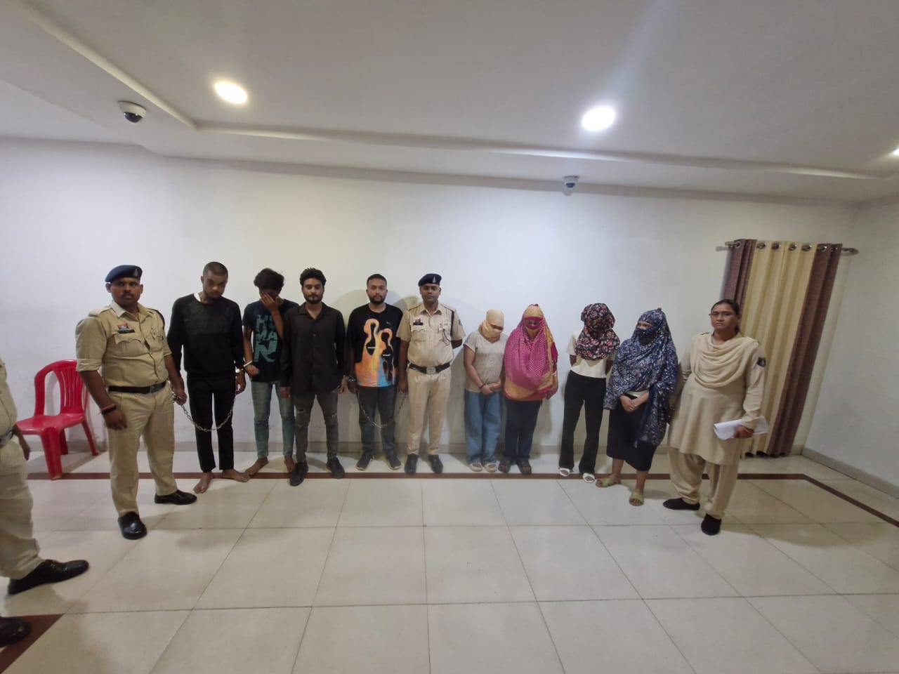 RAIPUR CRIME: 8 accused arrested for inciting a girl to commit suicide, she had committed suicide by jumping from the roof, the matter was related to love affair