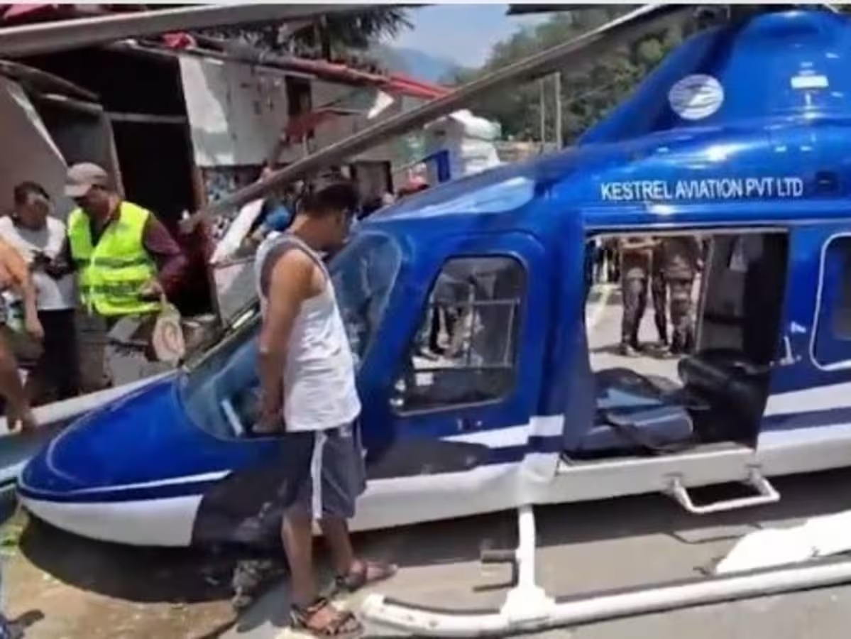 Uttarakhand News: Emergency landing of a helicopter full of devotees on the highway, part of the helicopter fell on the car