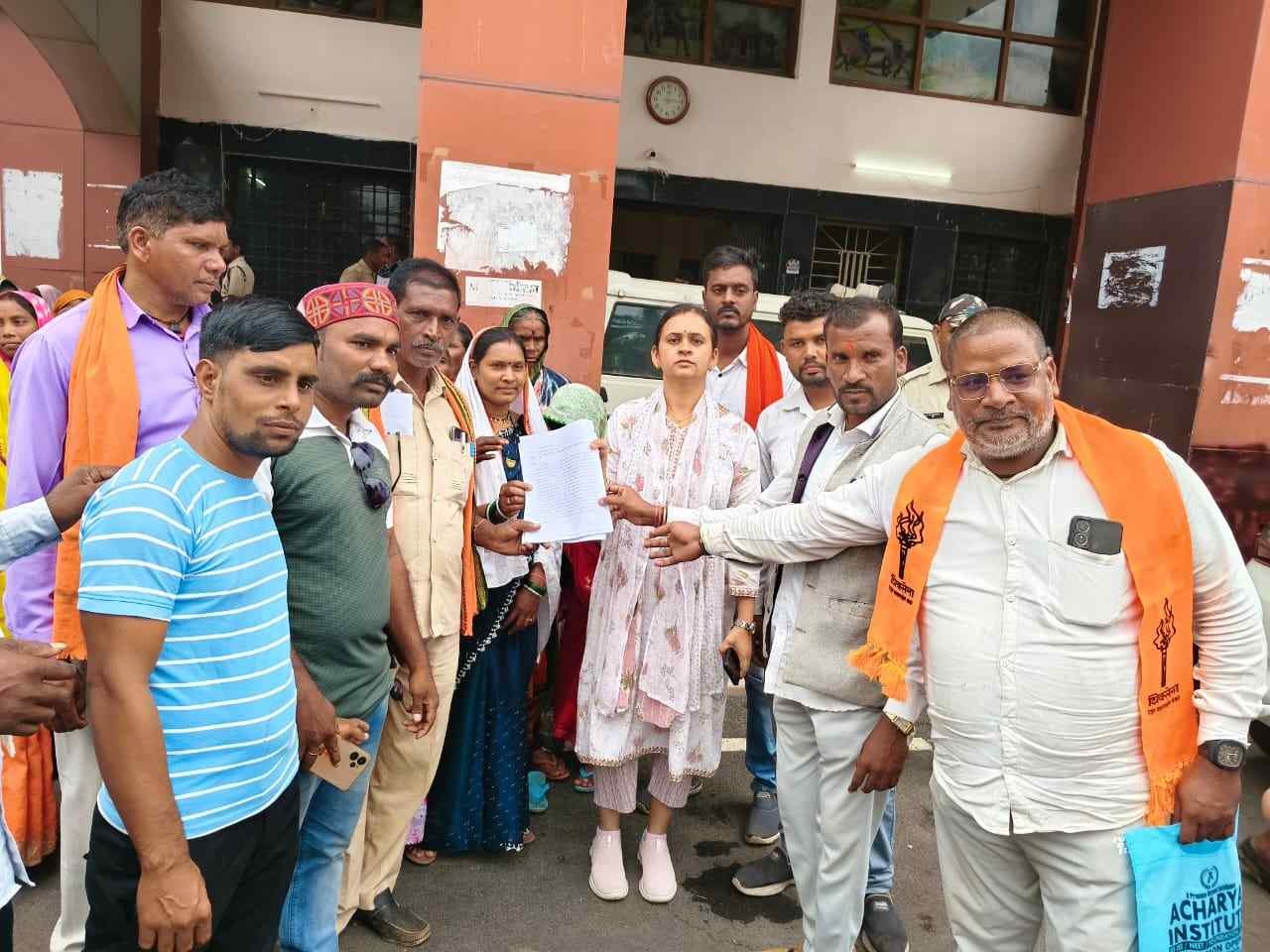 Mungeli News: Villagers' anger against illegal liquor sale, memorandum submitted to the collector, women warned of blockade