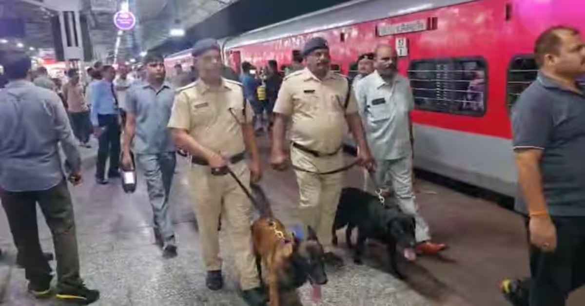 Jhansi News: Information of bomb in Chhattisgarh Sampark Kranti, panic created, entire train evacuated at Jhansi station