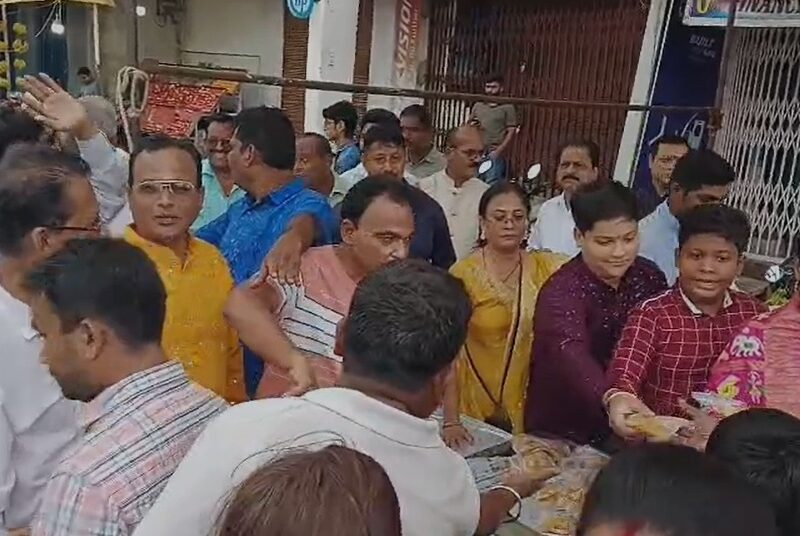 CG NEWS: Utkal Samaj distributed Mahaprabhu's Khaja Prasad to the devotees during Bastar Gocha Mahaparva