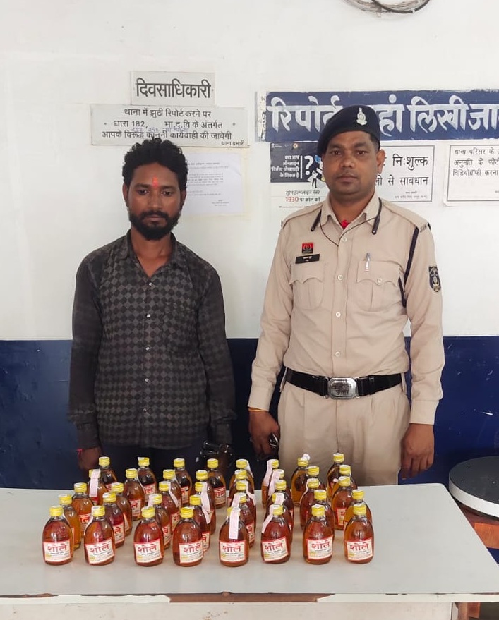 Raipur Crime: Kharora police arrested the accused with illegal liquor, 40 quarters of country liquor seized
