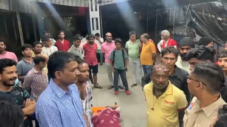 Raigarh News: Tragic accident: Young man dies after being hit by a train while running away from police, family demands high level investigation