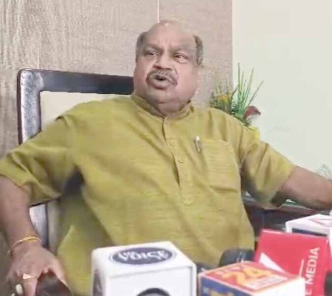 CG NEWS: Politics heats up over DEO office arson, BJP and Congress face to face, MLA Purandar said this